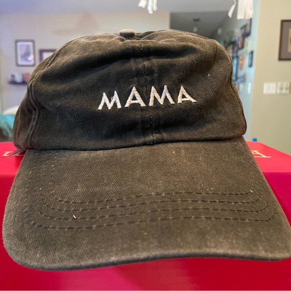 Bump Boxes Pregnant Mom Gift Box Hat, Belly Oil, Journal, Socks, Massage Tool - Picture 6 of 7